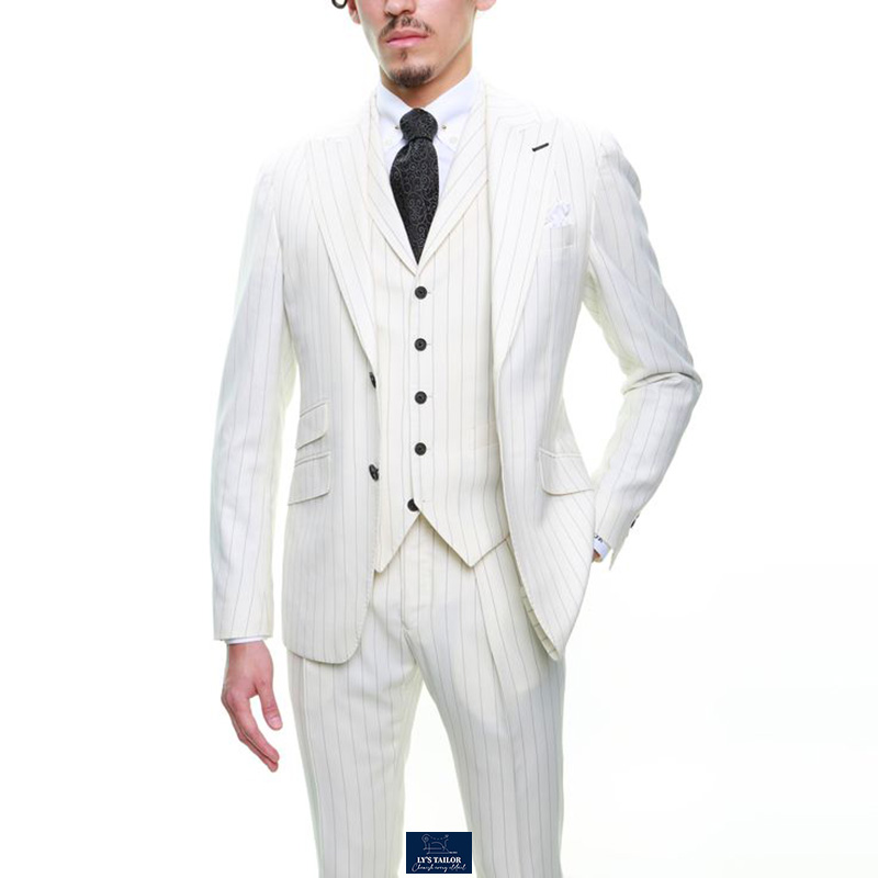 8 Mẫu Vest Trắng Cho Chú Rể Tự Tin Lịch Lãm Ngày Cưới 24 8 Mẫu Vest Trắng Cho Chú Rể Tự Tin Lịch Lãm Ngày Cưới
