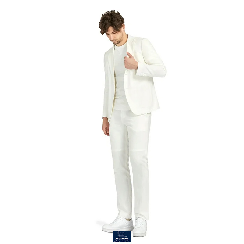 8 Mẫu Vest Trắng Cho Chú Rể Tự Tin Lịch Lãm Ngày Cưới 19 8 Mẫu Vest Trắng Cho Chú Rể Tự Tin Lịch Lãm Ngày Cưới