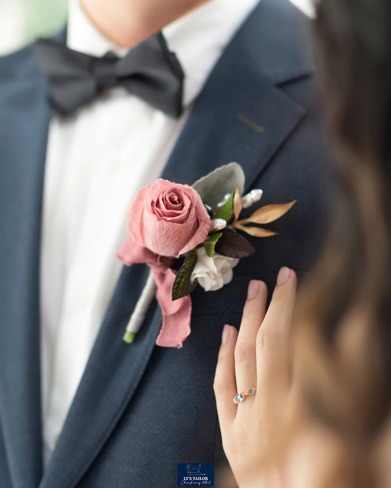 Hoa Cài Áo Vest: Cách Chọn, Cách Cài và Lưu Ý Cần Biết