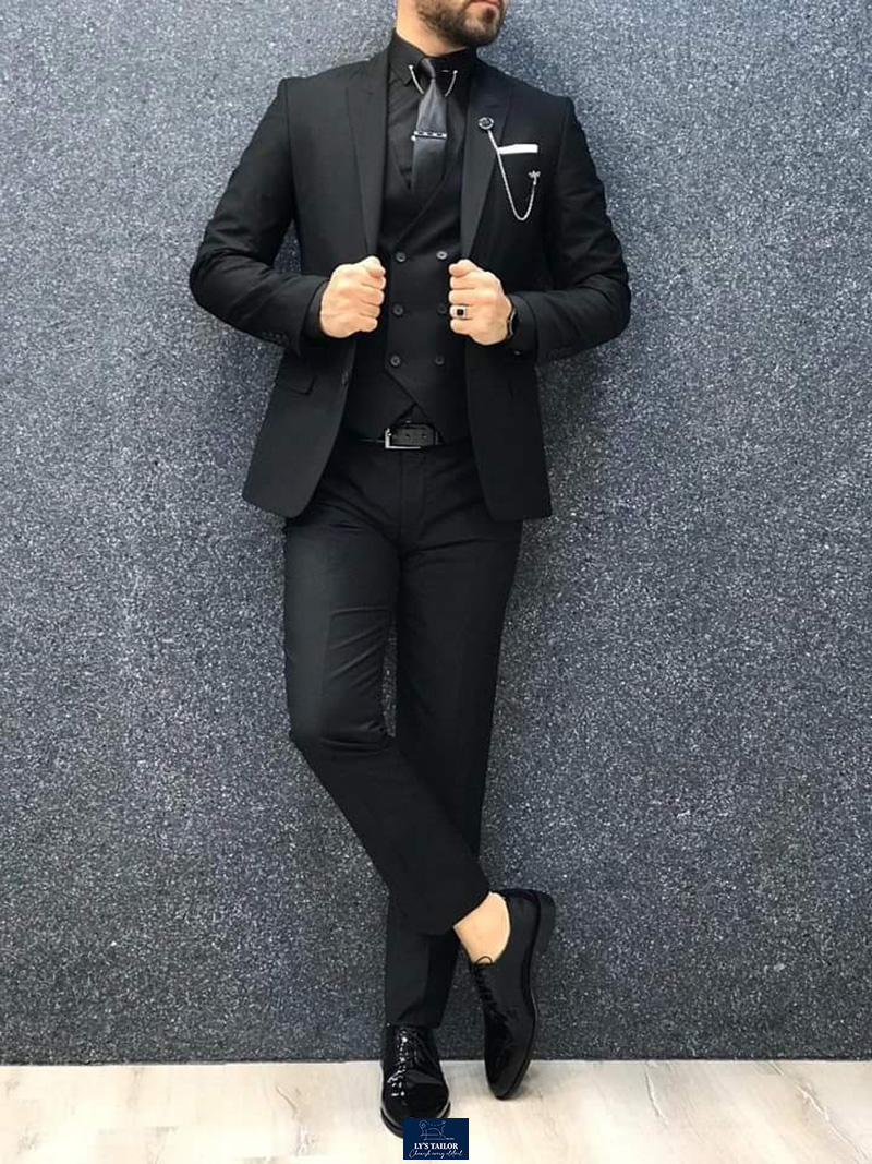 Vest đen sơ mi đen phối đồ ra sao chuẩn quý ông